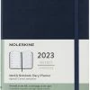 Groothandel π Moleskine 12 Maanden Agenda - 2023 - Wekelijks - Large - Harde Kaft - Saffier Blauw β¨ 2 Groothandel π Moleskine 12 Maanden Agenda - 2023 - Wekelijks - Large - Harde Kaft - Saffier Blauw β¨ -ACROPAQ Shop 489x840 1