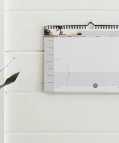 Beste recensies van ⌛ Essencio Familieplanner 2023 - Gezinsplanner - Citaten En Quotes - Reflectievragen - Schrijfruimte Voor 6 Personen - A4 - Kalender - Weekplanner - Natuur - Cover: Blauw En Zand ✔️ -ACROPAQ Shop 550x371 1