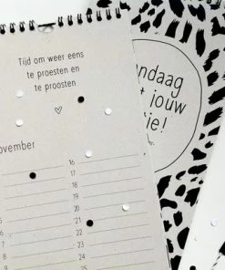Promo ✨ Zoedt Verjaardagskalender - Grijsboard - Ringband 🔔 -ACROPAQ Shop 550x411