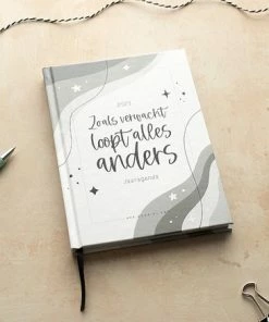 Flash-uitverkoop 🔥 HEE Goodies Agenda 2023 Volwassenen A5 Jaaragenda 2023 Weekagenda Zwart Wit (groot: Halve A4) 🛒 -ACROPAQ Shop 550x437 2