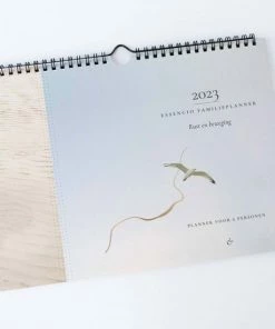 Beste recensies van ⌛ Essencio Familieplanner 2023 - Gezinsplanner - Citaten En Quotes - Reflectievragen - Schrijfruimte Voor 6 Personen - A4 - Kalender - Weekplanner - Natuur - Cover: Blauw En Zand ✔️ -ACROPAQ Shop 550x550 26