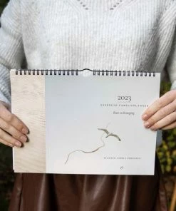 Beste recensies van ⌛ Essencio Familieplanner 2023 - Gezinsplanner - Citaten En Quotes - Reflectievragen - Schrijfruimte Voor 6 Personen - A4 - Kalender - Weekplanner - Natuur - Cover: Blauw En Zand ✔️ -ACROPAQ Shop 550x550 28