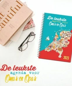 Kopen 🔥 Caroline Sanders De Leukste Agenda Voor Oma's En Opa's 2023 - Herinneringsboek Met 40 Uitstapjes - Invulboek Kado Vader Moeder 😀 -ACROPAQ Shop 550x550 774